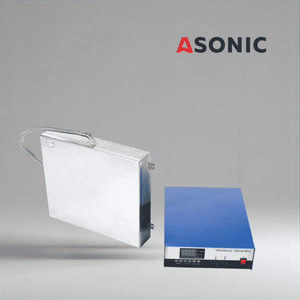 ASONIC-IND-PLATE-1 ASONIC IND-PLATE piastra industriale ad immersione ad ultrasuoni, che garantisce una pulizia potente e uniforme in vasche ad ultrasuoni di grandi dimensioni.